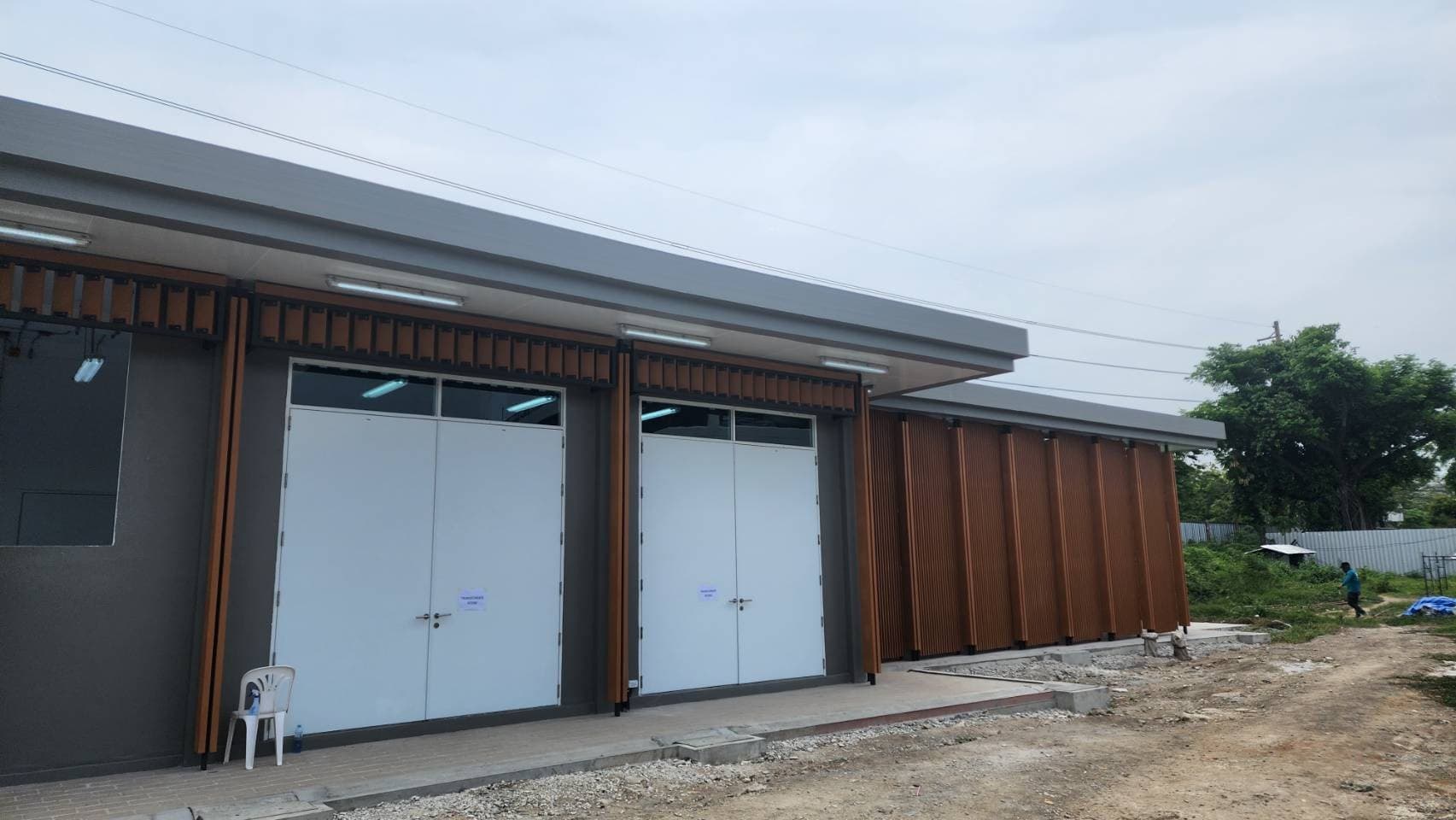โครงการก่อสร้างอาคารงานระบบไฟฟ้าและประปา ในพื้นที่ 901 แลนด์